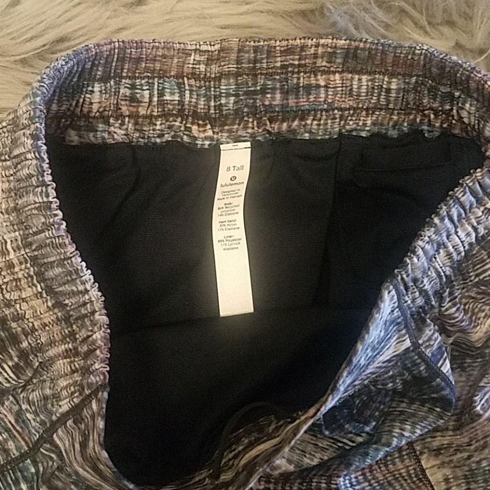 Lululemon hot hotty short 4" digital oasis - Picture 6 of 7
